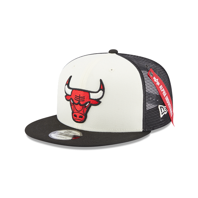 NEW ERA - Accessories - Chicago Bulls Blackletter Arch Snapback