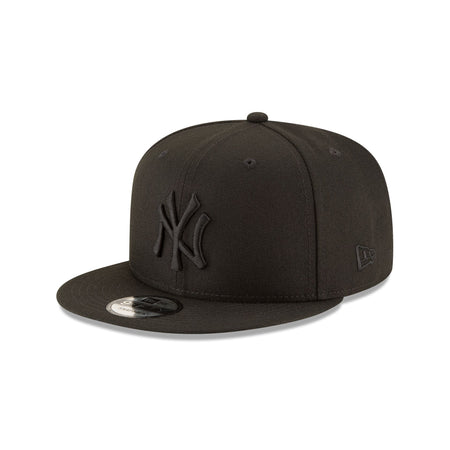 New York Yankees Basic Black on Black 9FIFTY Snapback Hat