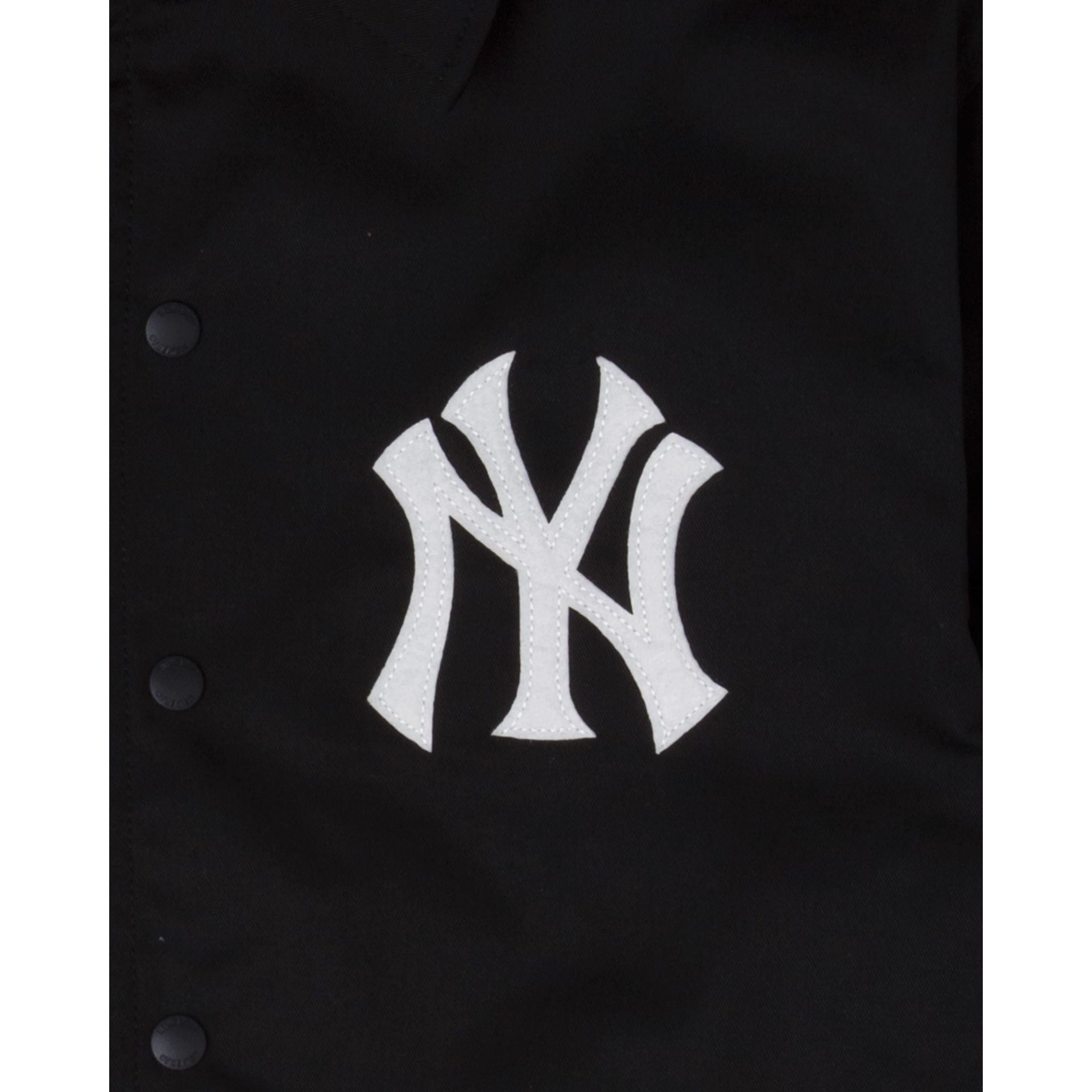 The New York Yankees Essential Black Coach Jacket: A Must-Have for Every Fan