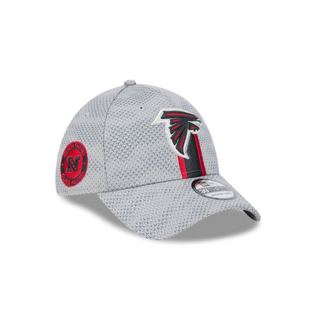 Atlanta Falcons 2024 Sideline Gray 39THIRTY Stretch Fit Hat