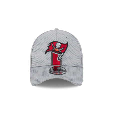 Tampa Bay Buccaneers 2024 Sideline Gray 39THIRTY Stretch Fit Hat