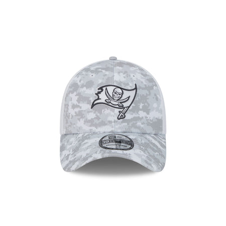 Tampa Bay Buccaneers 2024 Salute to Service 39THIRTY Stretch Fit Hat