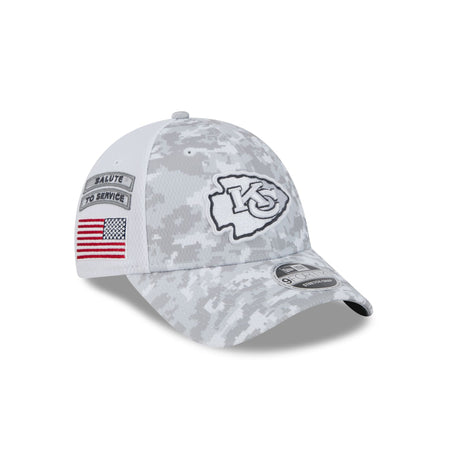 Kansas City Chiefs 2024 Salute to Service 9FORTY Stretch-Snap Hat