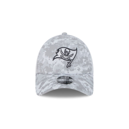 Tampa Bay Buccaneers 2024 Salute to Service 9FORTY Stretch-Snap Hat