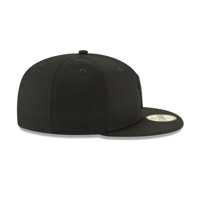 Philadelphia Phillies Blackout Basic 59FIFTY Fitted Hat New Era Cap